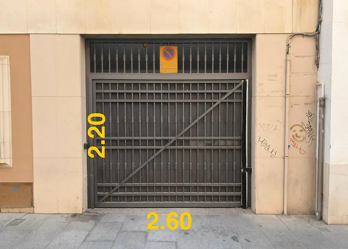 Azahar Centro Parking Gratis דירה *